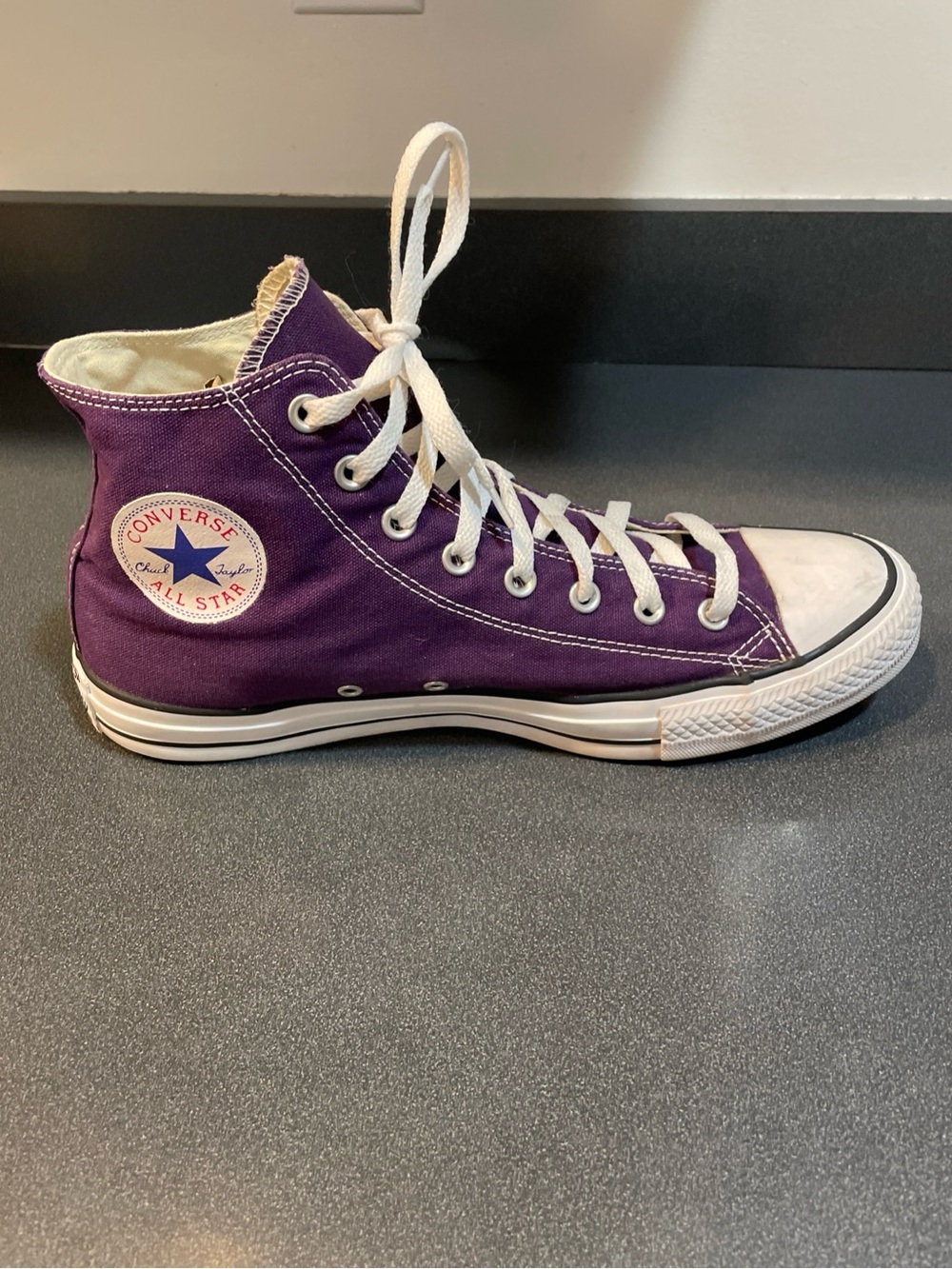 Converse Chuck Taylor All Star Men’s 11 High Top Canvas Sneakers Electric Purple